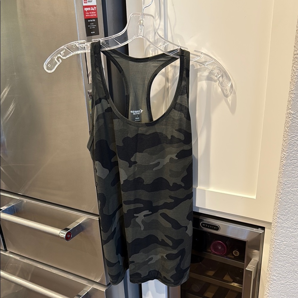 Old Navy Active Camouflage Tank